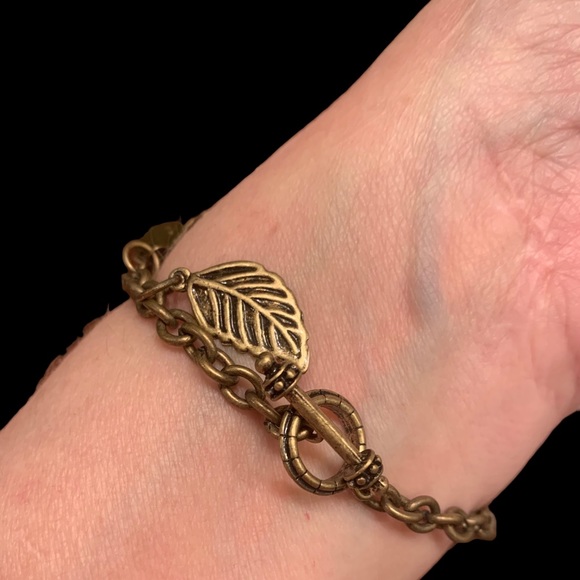 Green Agate & Metal Leaf Leaves Charm Toggle Bracelet Woman’s Fall Jewelry - Picture 5 of 10